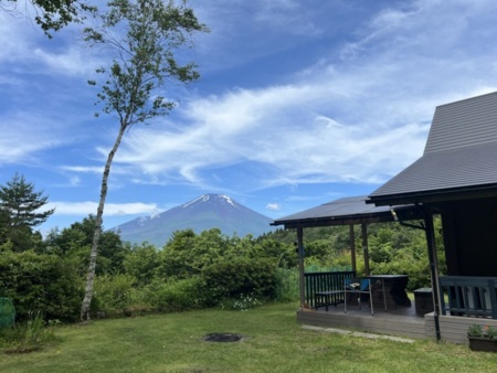 芝生の庭から富士山がバッチリ