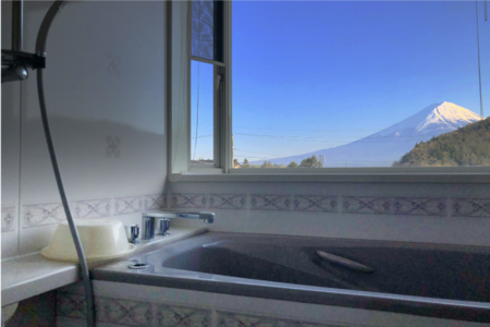 C棟 バスルームから富士山の眺望も