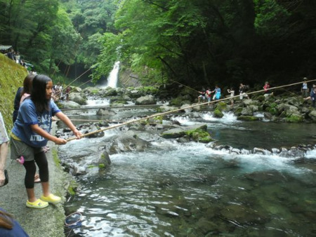 道の駅　浄蓮の滝でニジマス釣り可