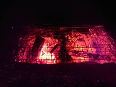 BBQ後は照明消して熾火（おきび）タイム