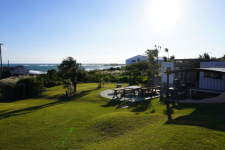Sea Front Villa 庭