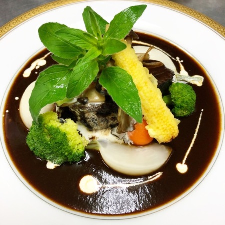 和牛ほほ肉の赤ワイン煮込み