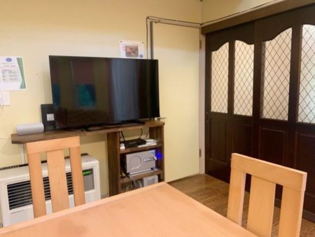 リビングでカラオケも可能(別途有料）