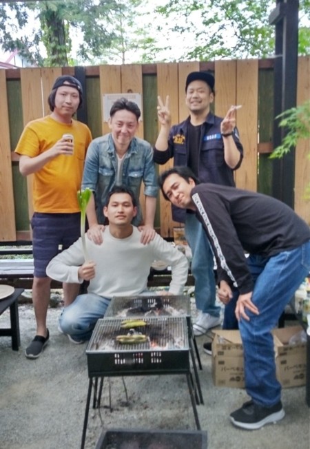 大きな屋根付BBQ場です