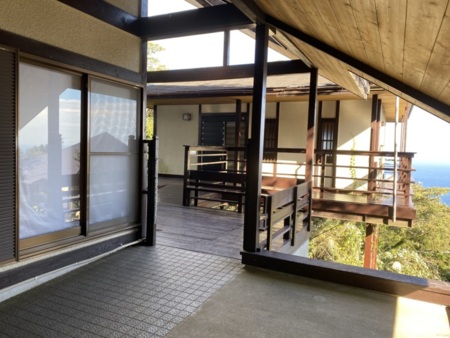 駐車場からのアプローチ