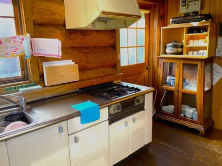 キッチン　食器調理器具を用意しました