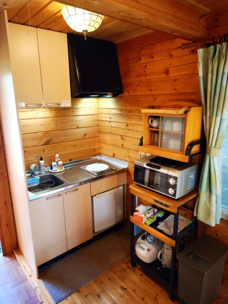 ミニキッチンとミニ冷蔵庫など揃っています