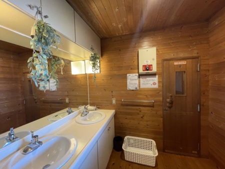 パウダールーム　ドライヤー２台