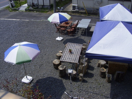 庭でＢＢＱを。大きなテントで雨天も可