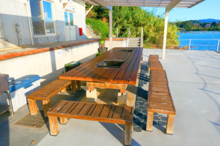 大型のBBQコンロ付き