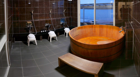 高野槙で作られた樽風呂