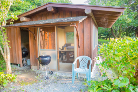 夏は木漏れ日の下でＢＢＱが楽しめます