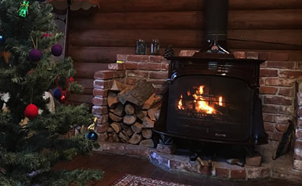 まつぼっくり棟の薪ストーブ