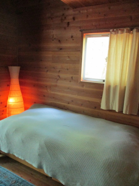 どんぐり棟の寝室のひとつ