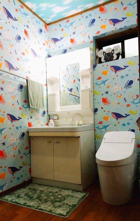 こっちのトイレは水族館