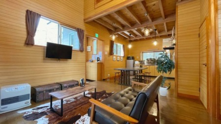 ロフトからリビングを覗くと