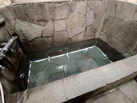 岩風呂を水風呂で