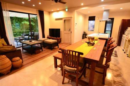 空テラスのリビング21畳、隣に和室6畳