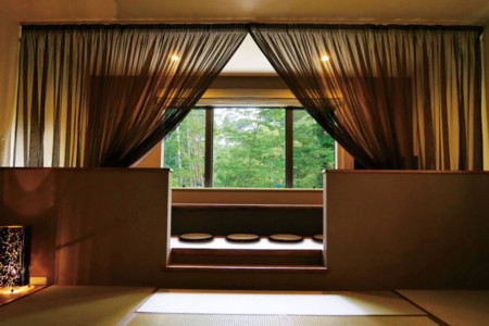 ２階の和室は、12畳＋ラウンジ5畳