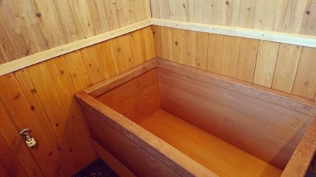 木の浴槽