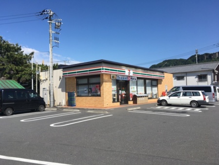 コンビニまで徒歩30秒！