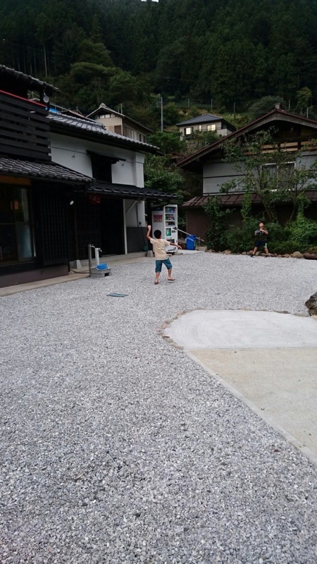 お庭で思いっきり遊べます！