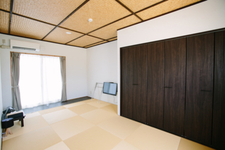 琉球畳の和室は4名様まで就寝可能