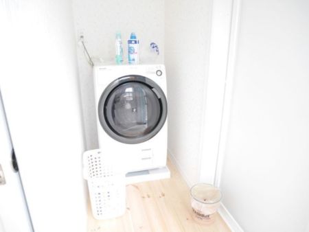 乾燥機付き洗濯機完備（洗剤無料）