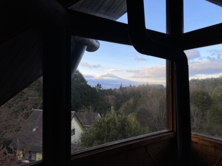 富士山を望む大型ログハウス