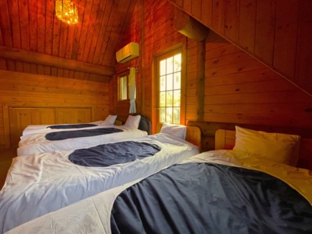 2Fのベットルーム　シングル４台