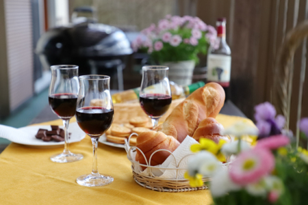 【みはらし台】ベランダで昼るからワイン？