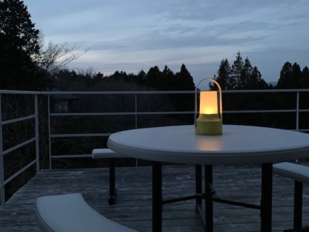 夕暮れのテラス