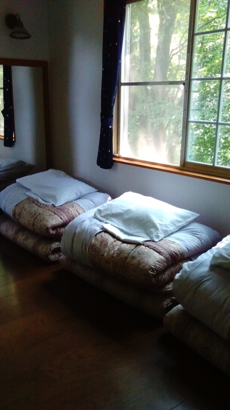 1階の8帖洋間はサンルーム付き（定員4名