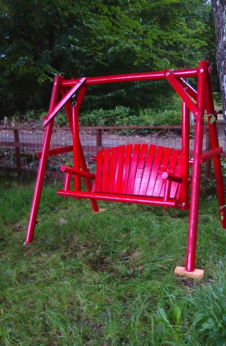 真っ赤なベンチブランコ、但し100K迄