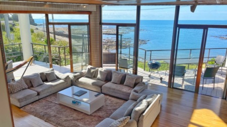 オーシャンビューの高級貸別荘