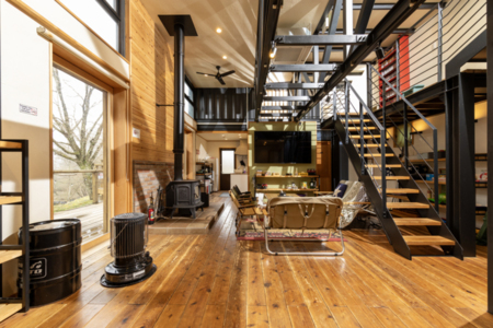 大画面モニターあり