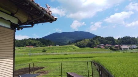 BBQコーナーから望む寒曳山は絶景です