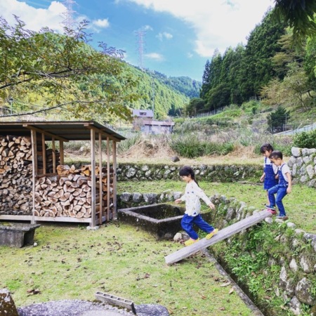 200坪の広い庭で元気いっぱいに遊ぶ！