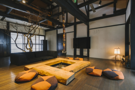 囲炉裏のあるリビング