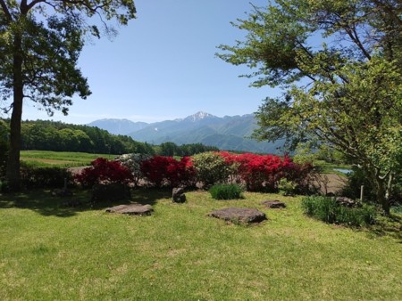 別荘の庭は、南アルプスの絶好の展望台です