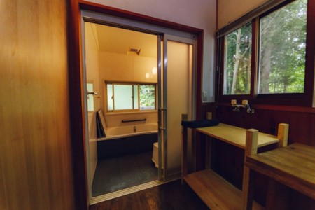 広い脱衣所とキレイなお風呂