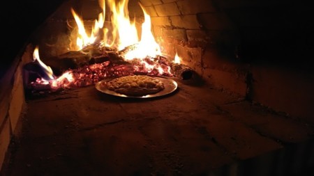 実際にこんな感じにピザを焼きます