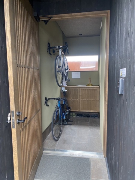 玄関内自転車置き場