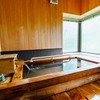 浴室（温泉）は檜の浴槽と青森ヒバの壁