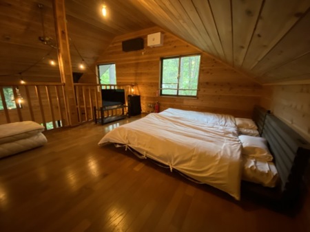 窓から大自然が見えます。