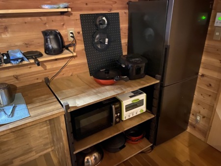 電子レンジ、トースター、炊飯器完備