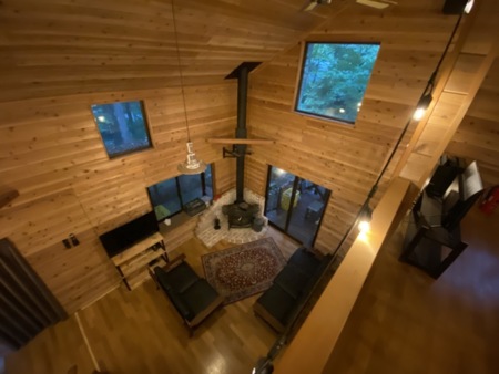 ロフトから見下ろしたリビング