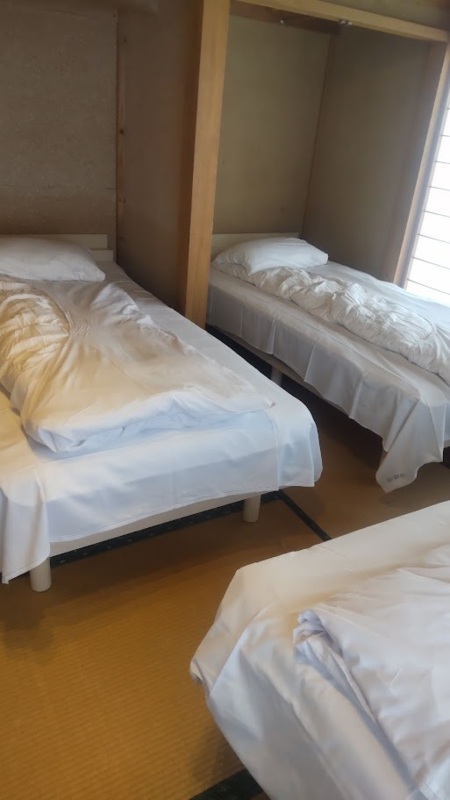 階段を上がって２階へ
