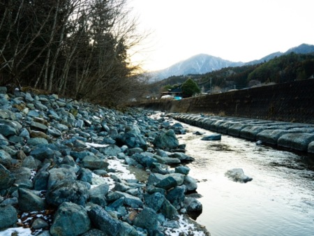 道志川に降りる事ができます。