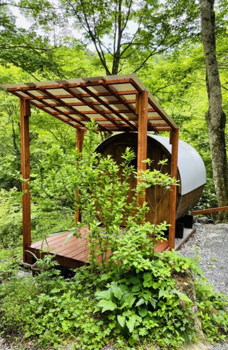 屋根付きバレルサウナ